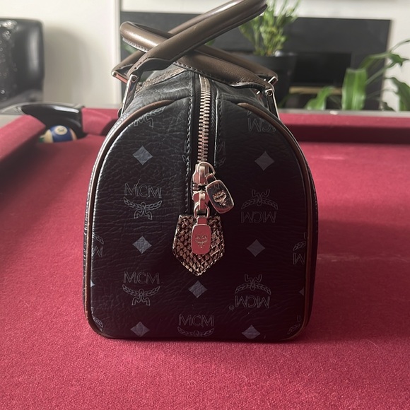 MCM Princess Lion Boston Bag EUC - Picture 4 of 13